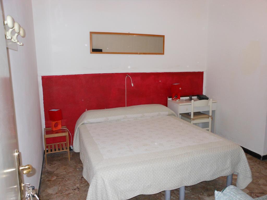 Albergo Fanny อาลัสซิโอ ภายนอก รูปภาพ