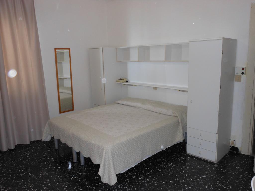 Albergo Fanny อาลัสซิโอ ภายนอก รูปภาพ